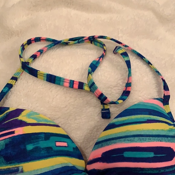 Xhilaration multi-colored bikini top - Picture 5 of 10